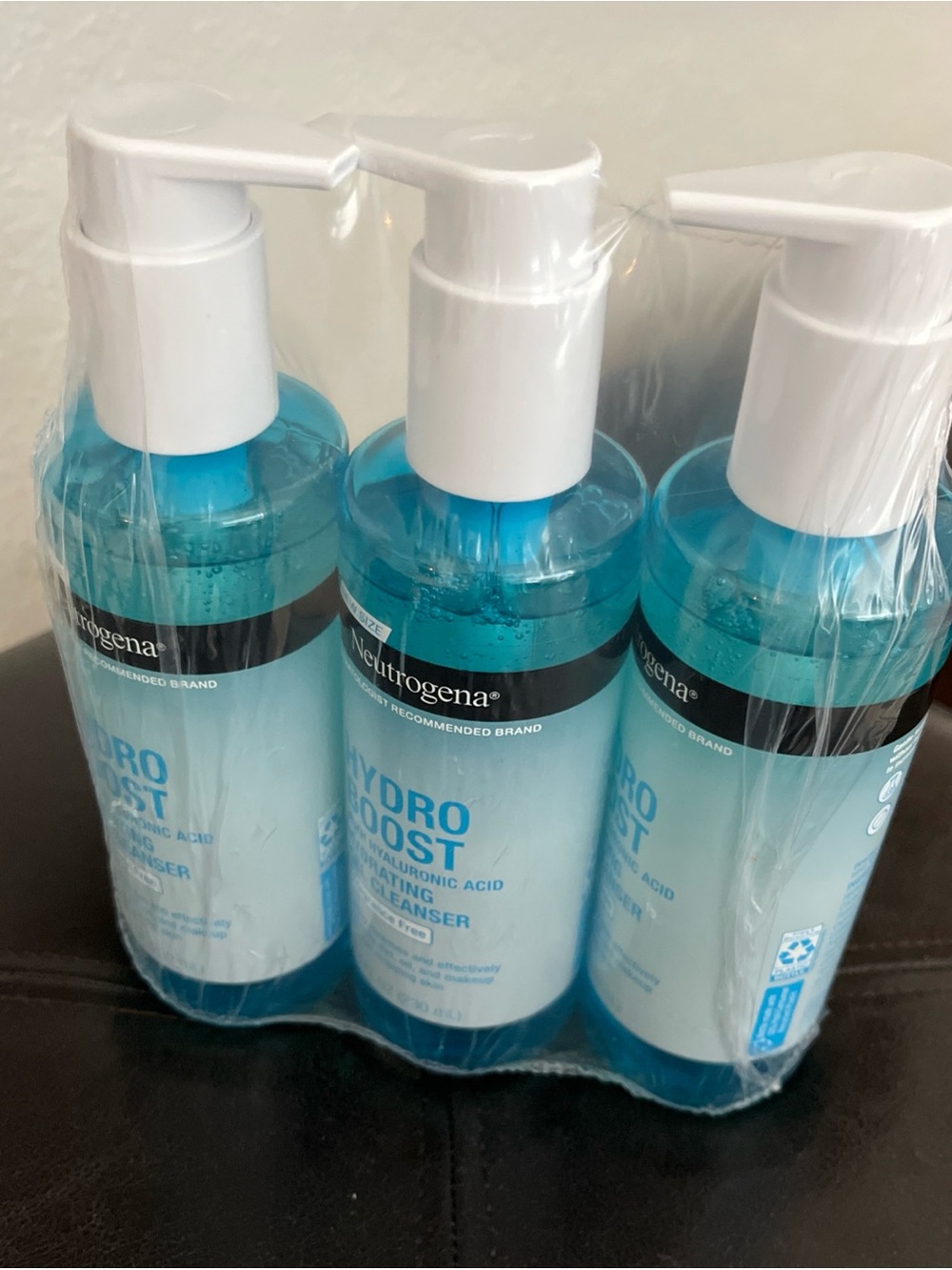 Neutrogena Hydro Boost Hydrating Cleanser Trio - Blue and White 3 bottles